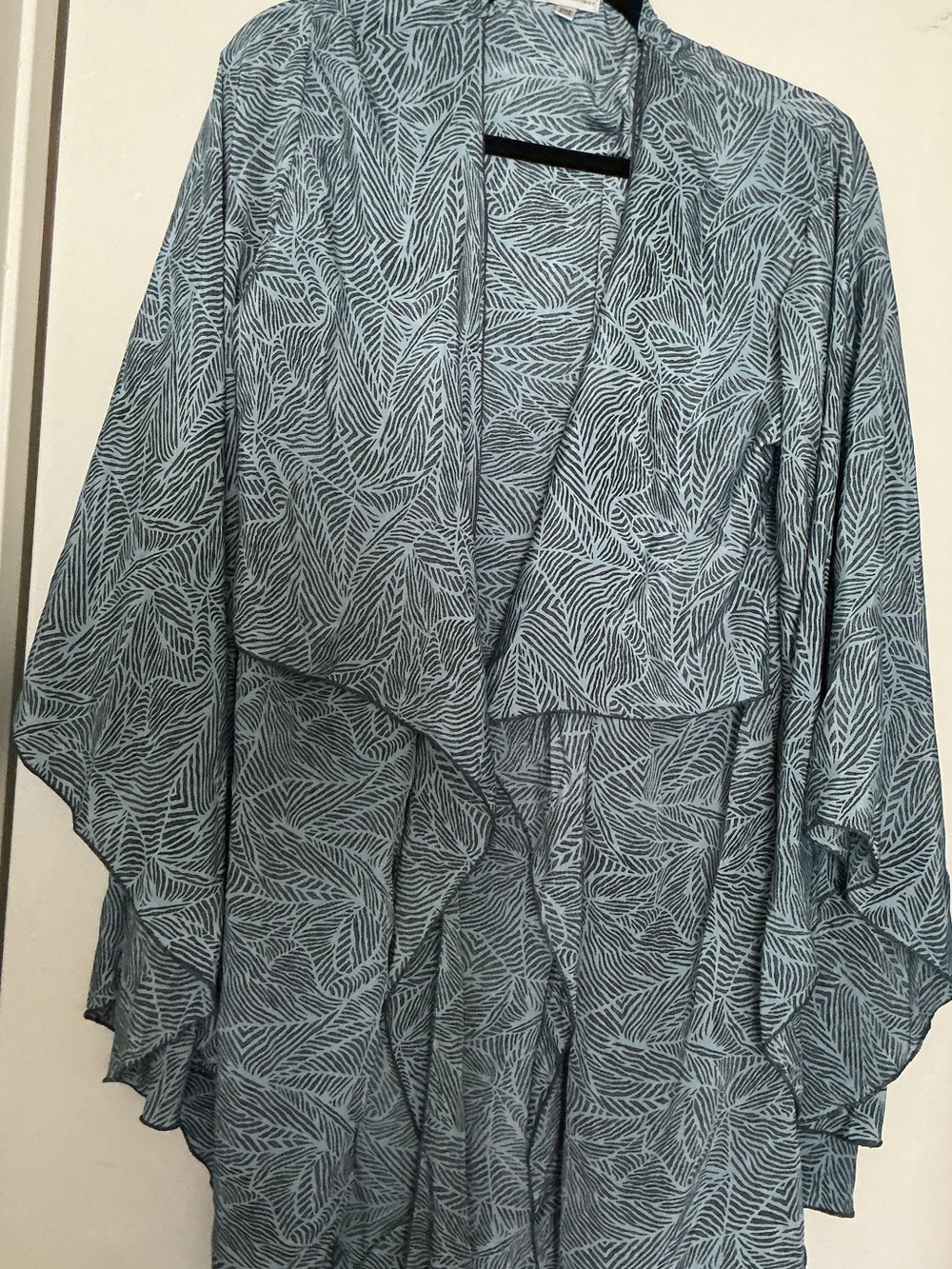 Light Blue Leaf-Print Draped Women's Shrug